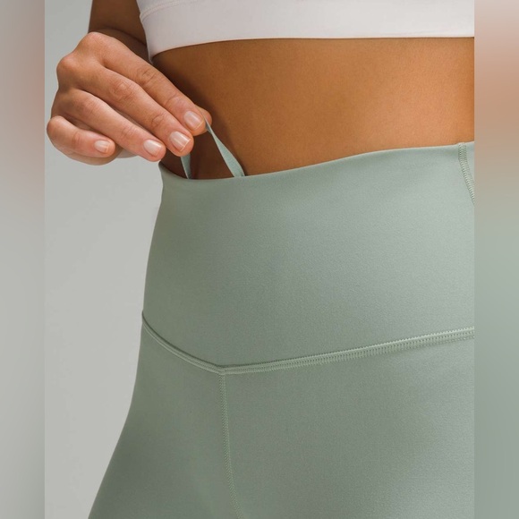 Lululemon Wunder Train Contour Fit
High-Rise Crop 23"
Palm Court - Picture 4 of 5